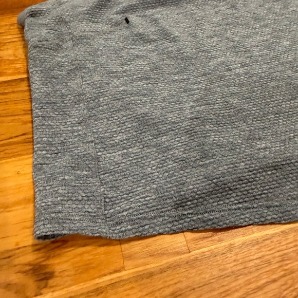 Lululemon Run and Train Racerback Tank in Heathered Black - Size 6 - Picture 5 of 7